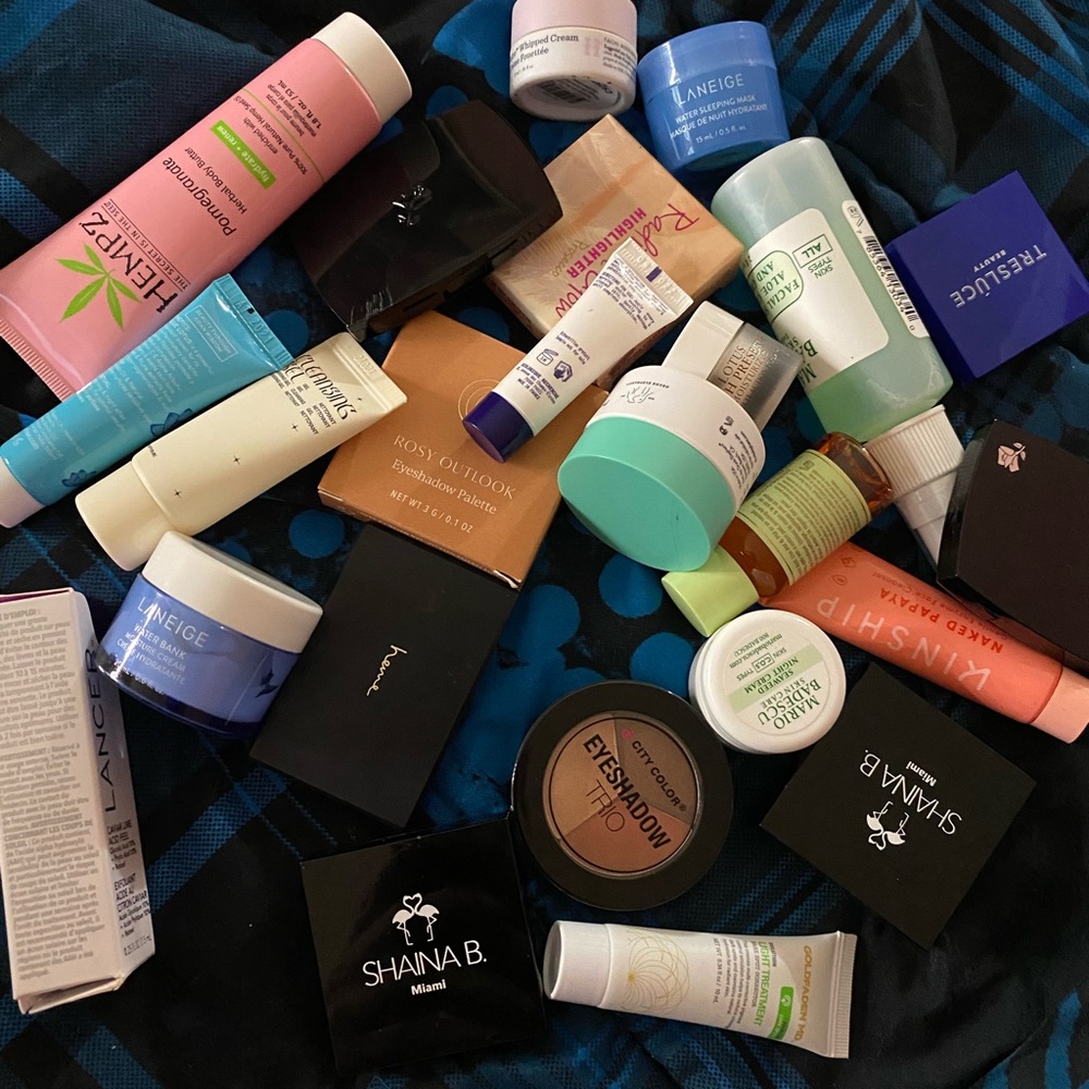 Bundle makeup - Picture 3 of 3
